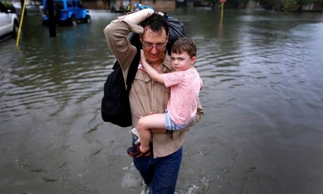 Η Βενεζουέλα προσφέρει 5 εκατ. δολάρια στους πληγέντες του τυφώνα Χάρβεϊ