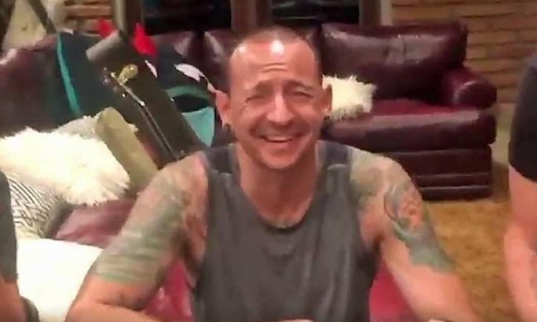 Ο Chester Bennington των Linkin Park "ευτυχισμένος" στο τελευταίο video της ζωής του