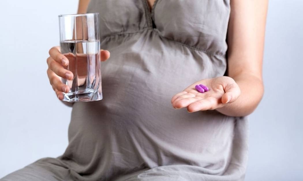 Φολικό οξύ στην εγκυμοσύνη: «Ασπίδα» ενάντια στον αυτισμό, «όπλο» ενάντια στα παρασιτοκτόνα