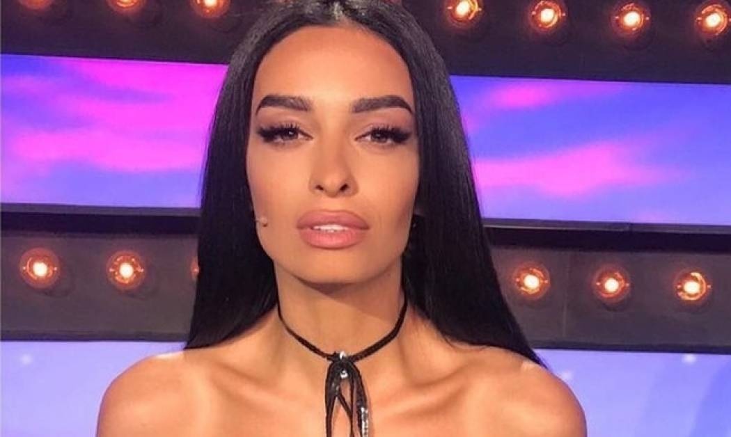 Η επιστροφή των scrunchies! Το beauty look της Ελένης Φουρέιρα που λατρέψαμε