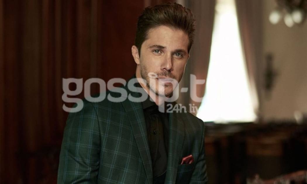 Νίκος Οικονομόπουλος: Η φωτογράφιση λίγο πριν την πρεμιέρα του στο Κέντρο Αθηνών