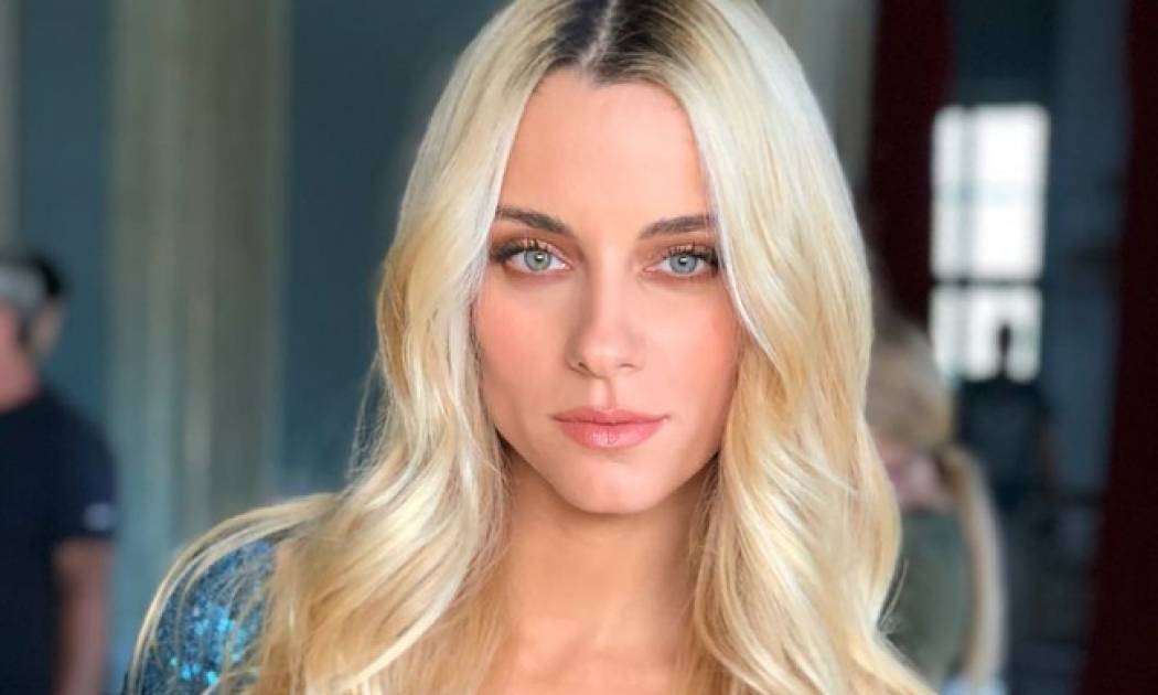 Δούκισσα Νομικού: Το νέο γύρισμα με femme fatale διάθεση