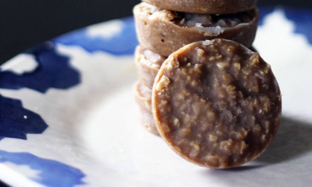 Eύκολα cookies με βρώμη και κακάο χωρίς ψήσιμο