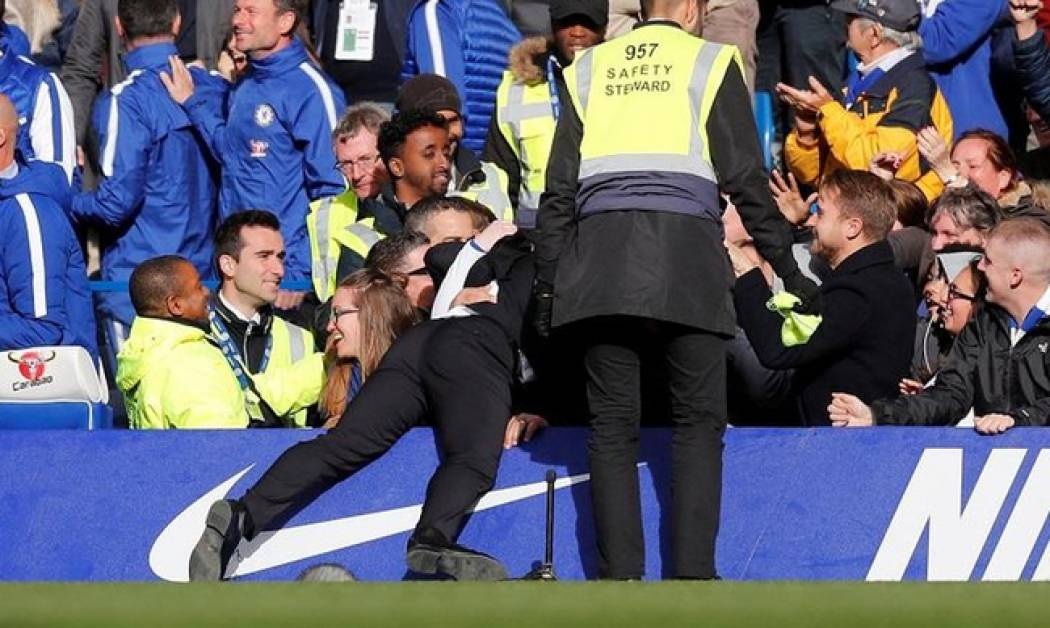 O ροκ σταρ Κόντε και η ελληνική αύρα της Τσέλσι! (vids)