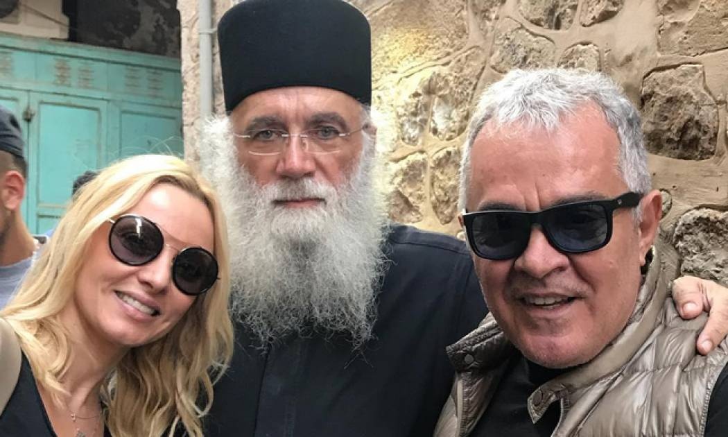 Ζήνα-Λύρας: Συνάντησαν τον ιερέα που τους πάντρεψε στα Ιεροσόλυμα