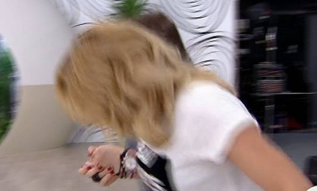 Κατερίνα Καραβάτου: Παραλίγο να πέσει στο πλατό όταν…