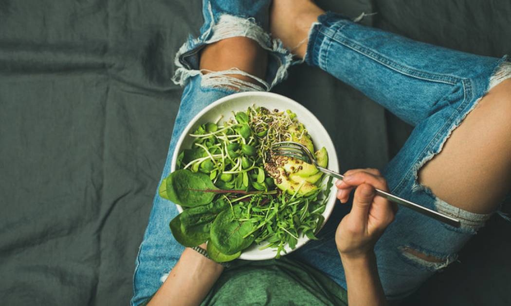 World Vegan Day: Τι πρέπει να γνωρίζεις αν σκοπεύεις να βγάλεις από τη ζωή σου τα ζωικά προϊόντα