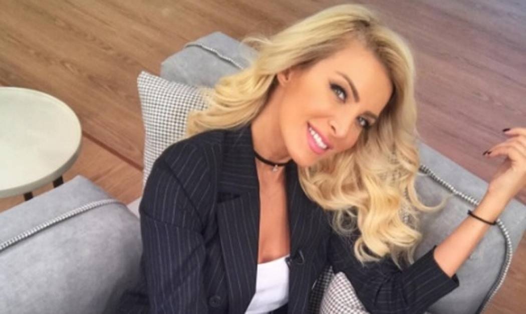 Η Κατερίνα Καινούργιου έβαλε νέες τρέσες και μας τις δείχνει