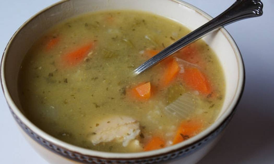Νόστιμη κοτόσουπα (+ το μυστικό για πετυχημένο αυγοκόψιμο)