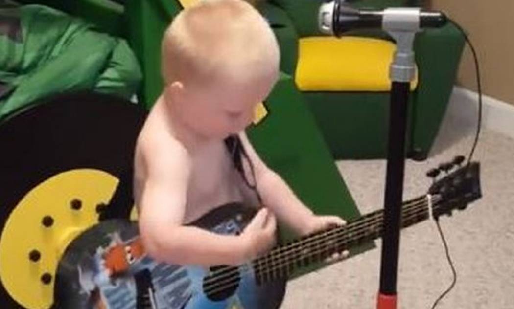 Αυτά είναι μουσικά ταλέντα. Από κούνια!