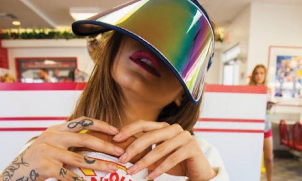 Έφαγες junkfood; Δες τι πρέπει να πιεις για να μην παχύνεις