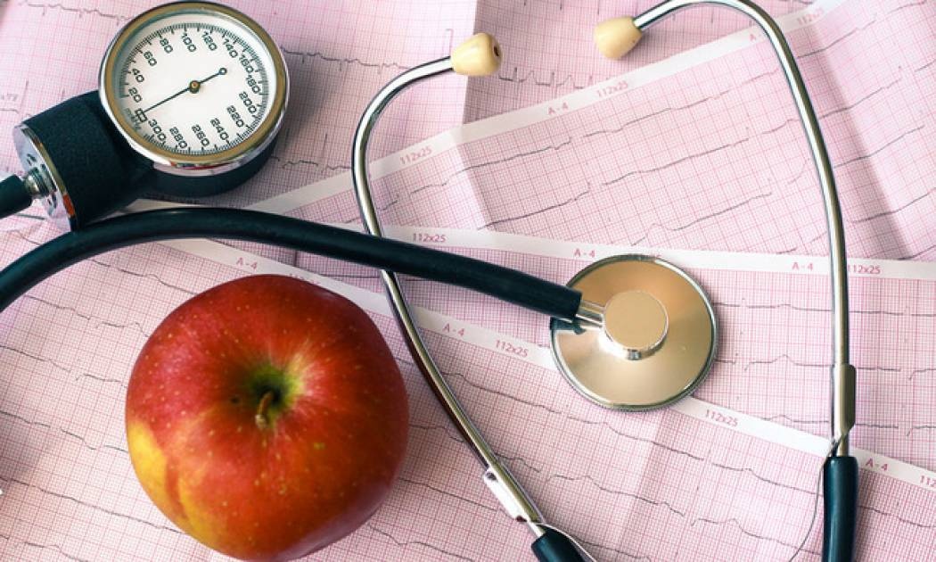 Καρδιαγγειακή υγεία: Ο ρόλος του αλκοόλ και του αριθμού των γευμάτων