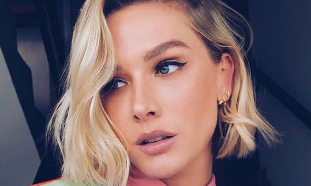 7 χτενίσματα για κοντά μαλλιά, ένα για κάθε μέρα της νέας εβδομάδας (και πώς ακριβώς θα τα κάνεις)