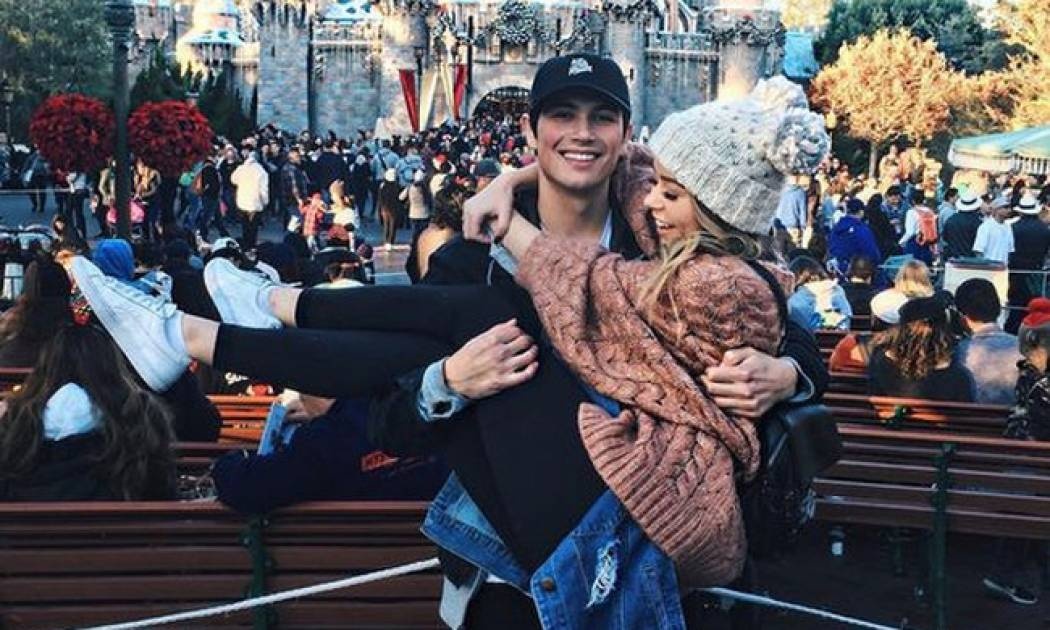 5 τρόποι με τους οποίους το Tinder σε κάνει… μίζερη