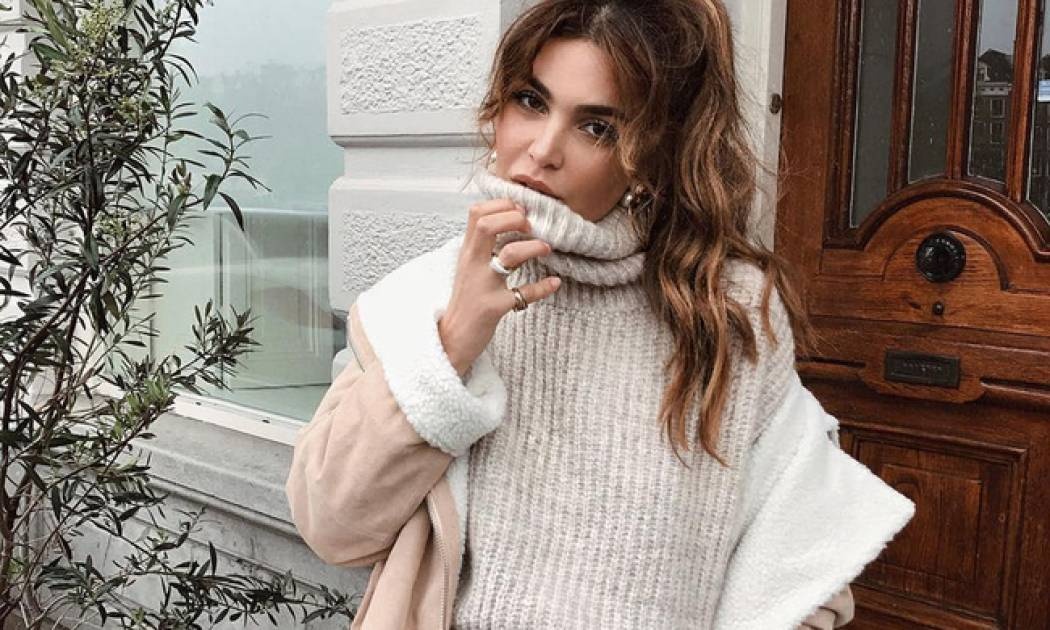 Δούκισσα Νομικού: Το κόλπο για να κάνεις πιο κολακευτικό το φαρδύ σου πουλόβερ
