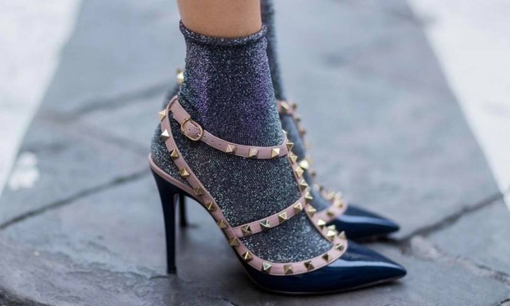 Καλτσάκια με ψηλοτάκουνα: 7 μυστικά για να φορέσεις σωστά το απόλυτο trend!