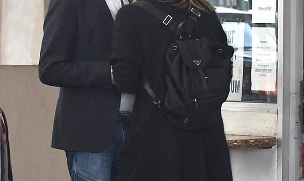 Ο έρωτας χρόνια δεν κοιτά! Επιτέλους το διάσημο ζευγάρι επιβεβαίωσε την σχέση του