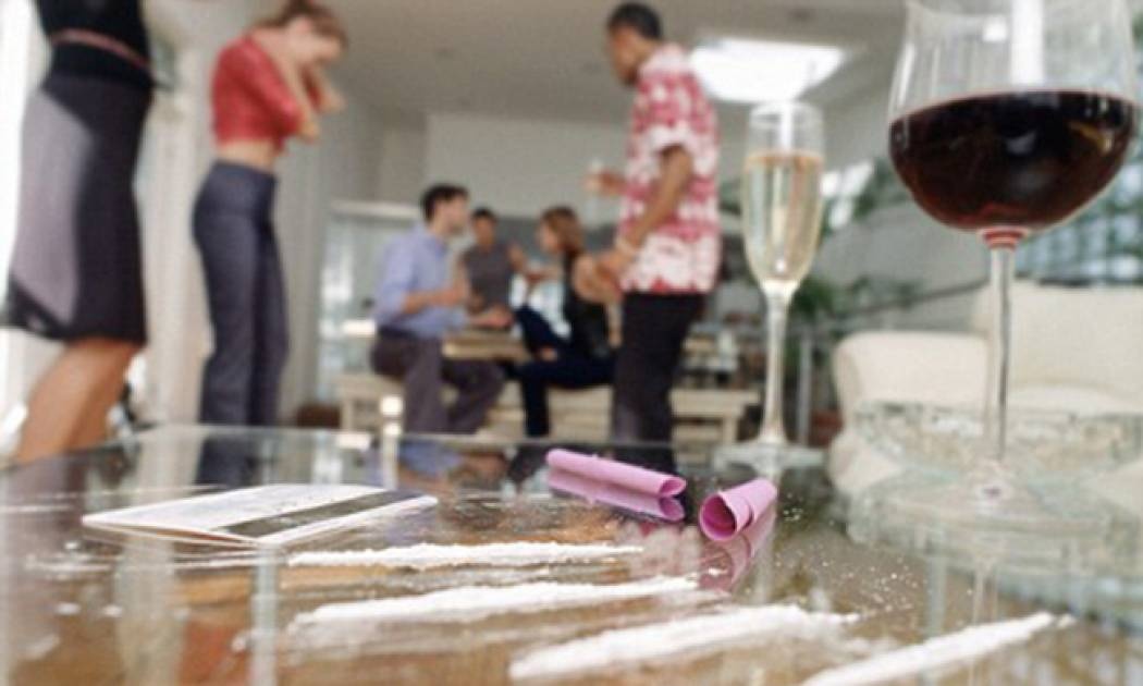 Μόνο εδώ. Το μεγάλο κοκο-πάρτι την Πρωτοχρονιά σε βίλα και το πάγωμα (Nassos blog)