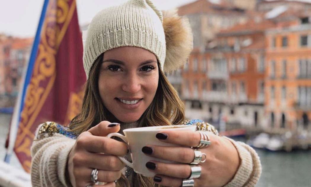 Αθηνά Οικονομάκου: Συνεχίζει τα ταξίδια στον έκτο μήνα της εγκυμοσύνης της