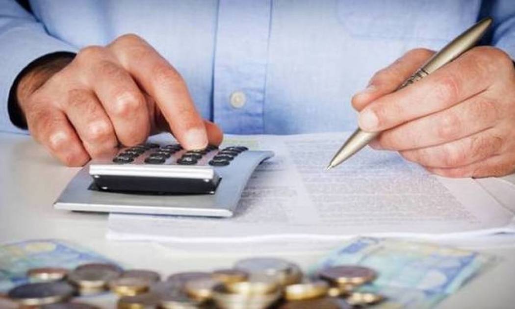 «Βόμβα»: Μειώσεις έως και 10% στους μισθούς του Δημοσίου – Δείτε τα νέα ποσά (ΑΝΑΛΥΤΙΚΟΣ ΠΙΝΑΚΑΣ)