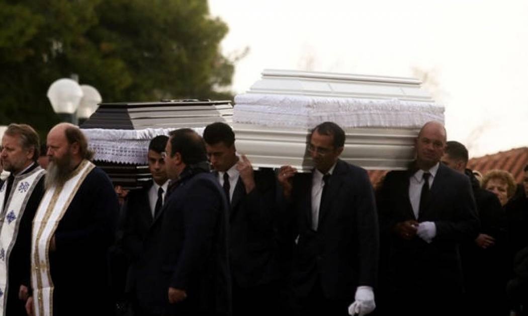 Έγκλημα στους Αγίους Αναργύρους: Η Ελένη και η Μυρτώ αγκαλιασμένες και στο θάνατο