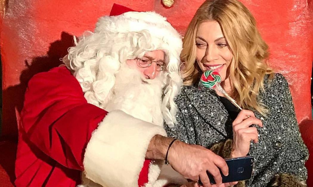 Σμαράγδα Καρύδη: «Η αγάπη είναι το οµορφότερο δώρο που µπορεί να λάβει ένας άνθρωπος!»