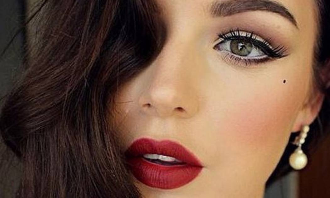 Γιορτινό μακιγιάζ στα μάτια που σαγηνεύει! Δοκίμασέ το!