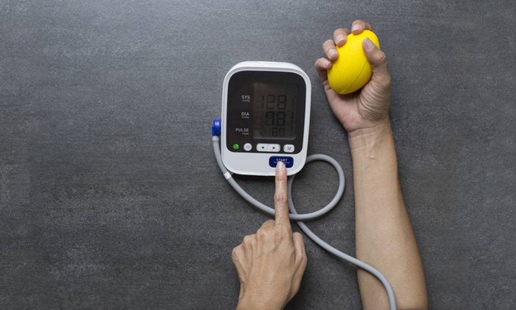 Υψηλή πίεση: Τι πρέπει να τρώτε σύμφωνα με την Αμερικανική Καρδιολογική Εταιρεία για να τη ρίξετε