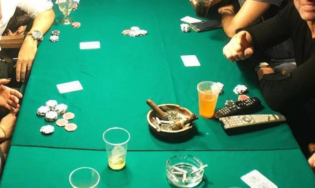 Ποιος παρουσιαστής έστρωσε... τσόχα για blackjack;