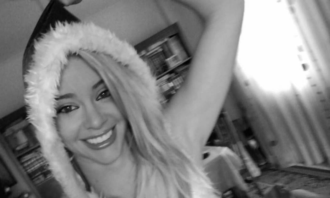 Ρία Αντωνίου: Ντύθηκε σέξι Aγιοβασιλίτσα και μοιράζει δώρα στον αντρικό πληθυσμό