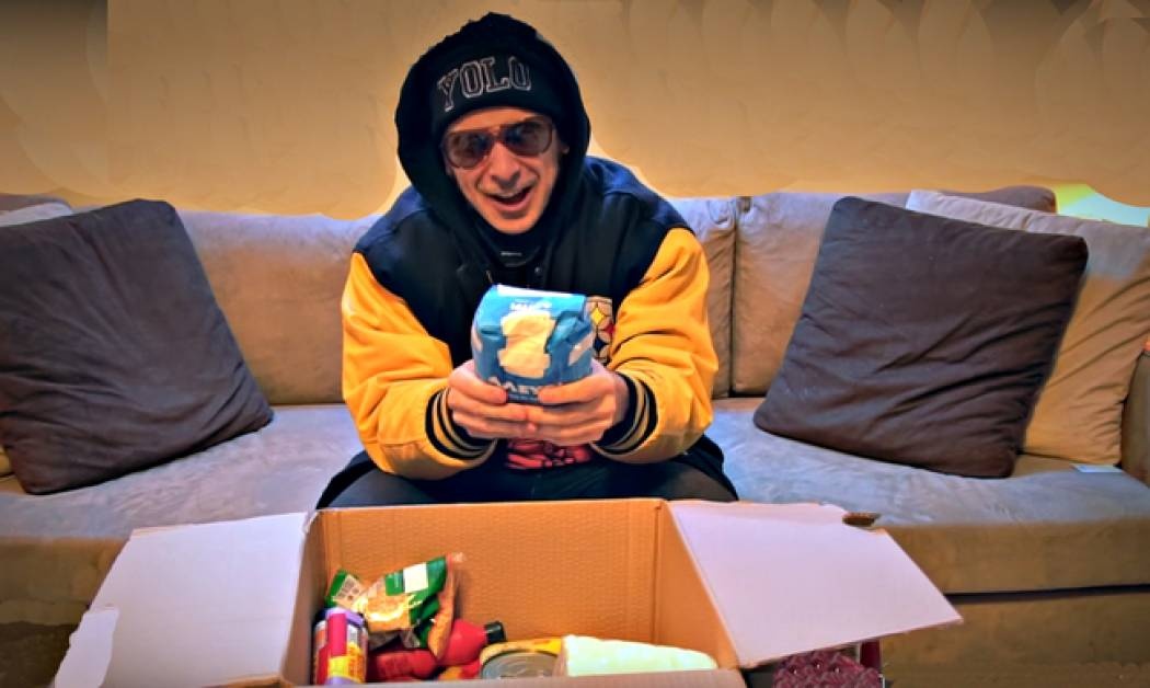 «Επάγγελμα: Unboxer». Βρε δεν μας χέζετε;