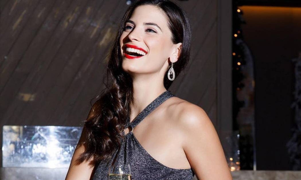 Η Χριστίνα Μπόμπα χαιρετάει το 2017 κάνοντας ποδηλατάδα στην απέραντη παραλία της Goa στην Ινδία