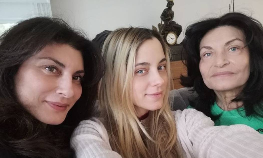 Δούκισσα Νομικού: Συμβαίνει τώρα, 3 γενιές συν μισή