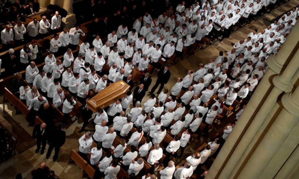 Monsieur Paul: 1.500 εκλεκτοί chef αποχαιρέτησαν τον πάπα της γαλλικής γαστρονομίας