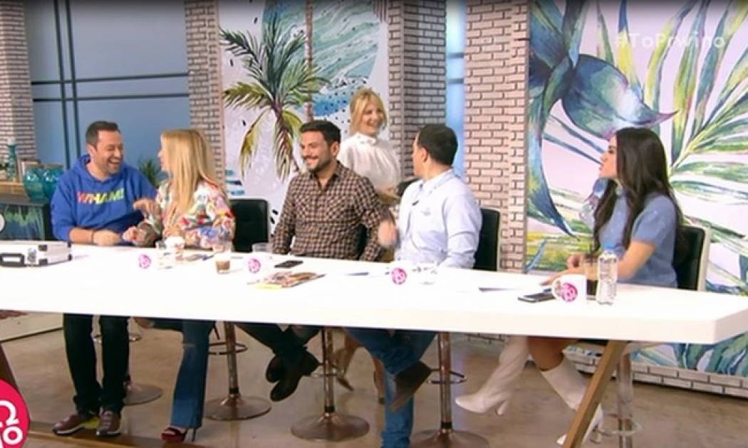 Συνέβη κι αυτό! Η Σκορδά άρχισε να ελέγχει τα κινητά των συνεργατών της on air!