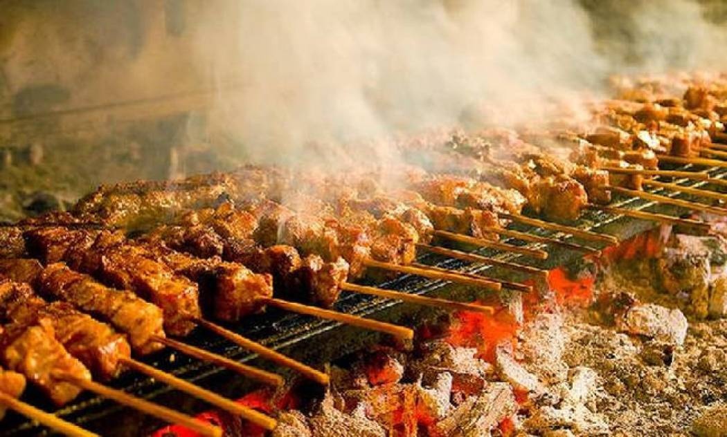 Τσικνοπέμπτη 2018: Τι γιορτάζουμε και γιατί ψήνουμε κρέας σήμερα