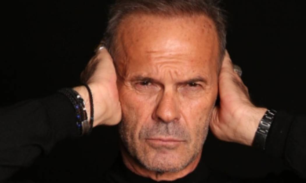 Δείτε τον Πέτρο Κωστόπουλο σε νεαρή ηλικία και θα πάθετε... πλάκα!