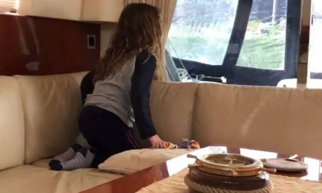 Ηλέκτρα Λύρα: Η κούκλα κόρη της Πέγκυς Ζήνα και του Γιώργου Λύρα τραγουδά και μας τρελαίνει (vid)