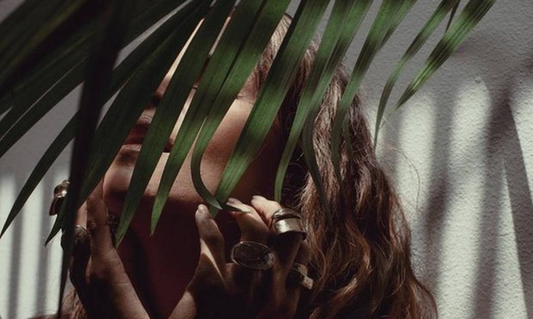 Κορμί ετών 51! Η star κάνει yoga και η φωτογραφία της «τρελαίνει» το Instagram