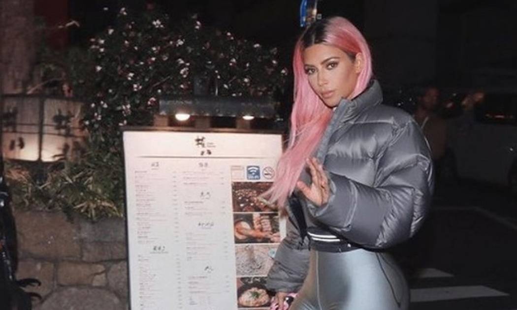 Νομίζω ότι ήρθε η ώρα να δεις την εξωπραγματικά μεγάλη πισίνα της Kim Kardashian