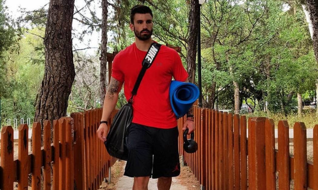 Survivor 2: 10 φωτογραφίες του Ηλία Γκότση που σίγουρα θέλεις να δεις