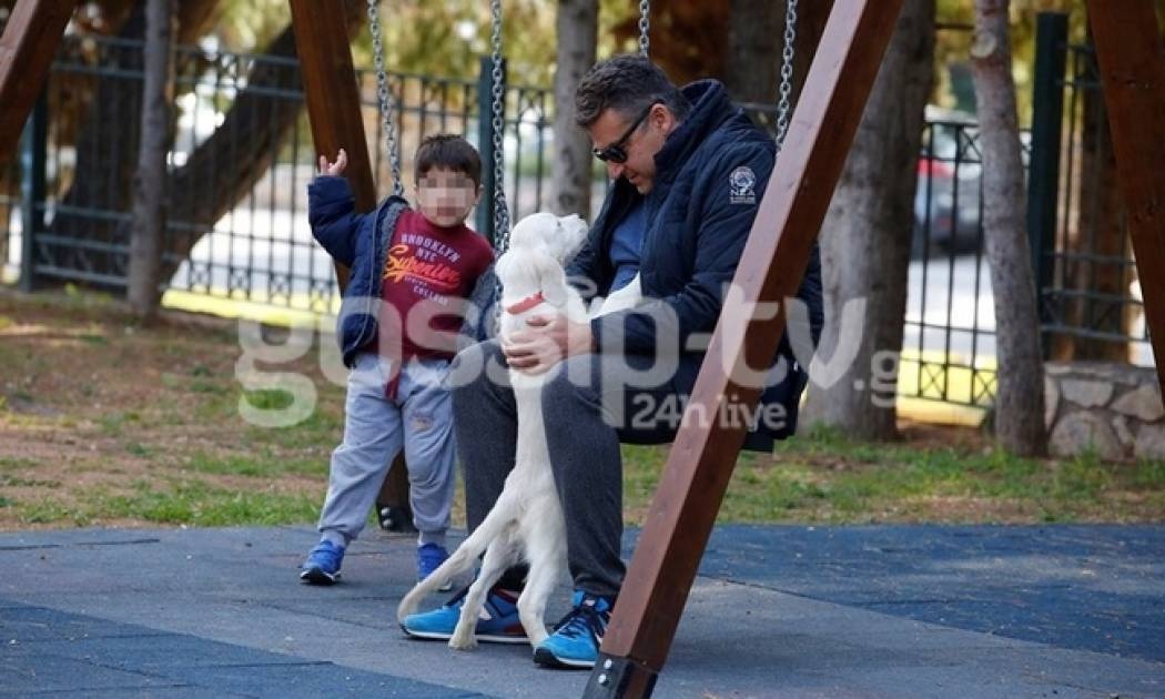 Γιώργος Λιάγκας: Στην παιδική χαρά με τον γιο του και τον Όσκαρ