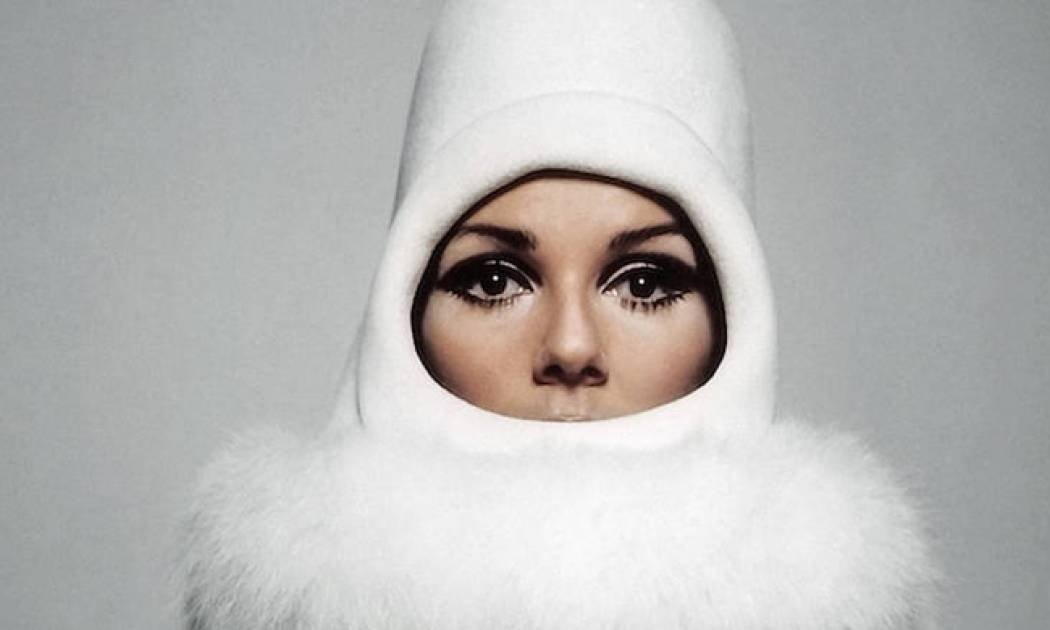 Mod, pop, τέχνη & επανάσταση στη γαλλική μόδα: το Παρίσι υποκλίνεται στον Peter Knapp