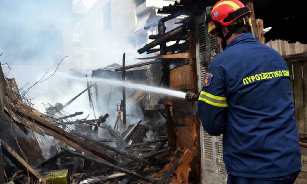 Ασύλληπτη τραγωδία με άνδρα στον Πειραιά - Νεκρός σε φωτιά