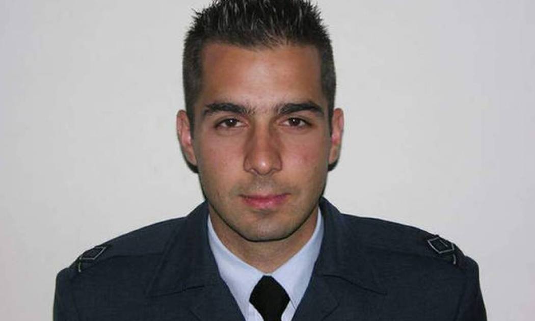 Mirage 2000-5: Η Βουλή «υιοθετεί» τα δυο ανήλικα παιδιά του Σμηναγού Γιώργου Μπαλταδώρου