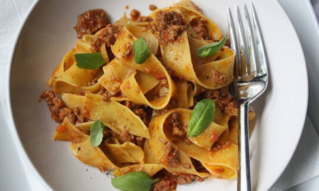 Συνταγή για πεντανόστιμα μακαρόνια με αυθεντική σάλτσα μπολονέζ