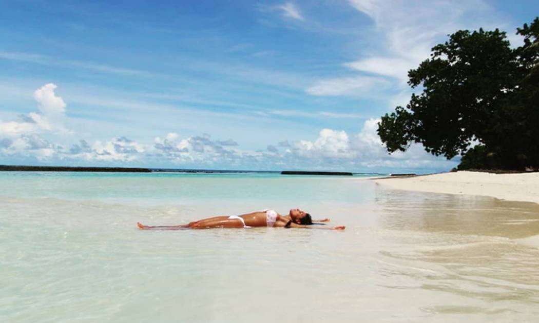 Παίκτρια του Survivor βάζει φωτιά με την κορμάρα της! (photos)