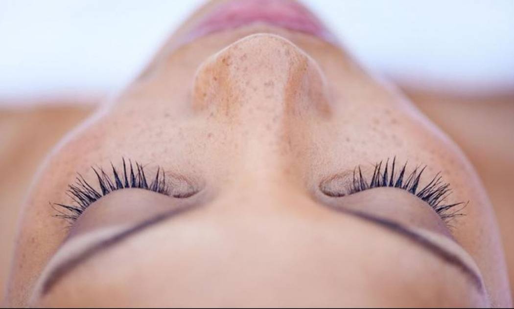 Eyelashes extensions: Όλα όσα πρέπει να ξέρεις για τις μόνιμες ψεύτικες βλεφαρίδες