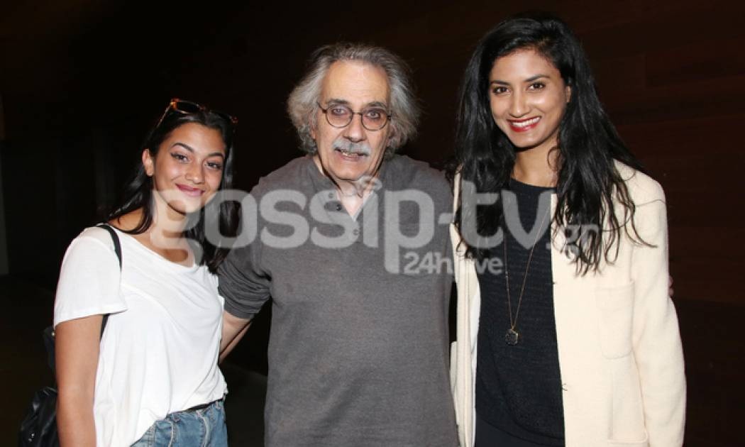 Σπάνια οικογενειακή λήψη! Ο Κώστας Αρζόγλου αγκαλιά με τις κόρες του