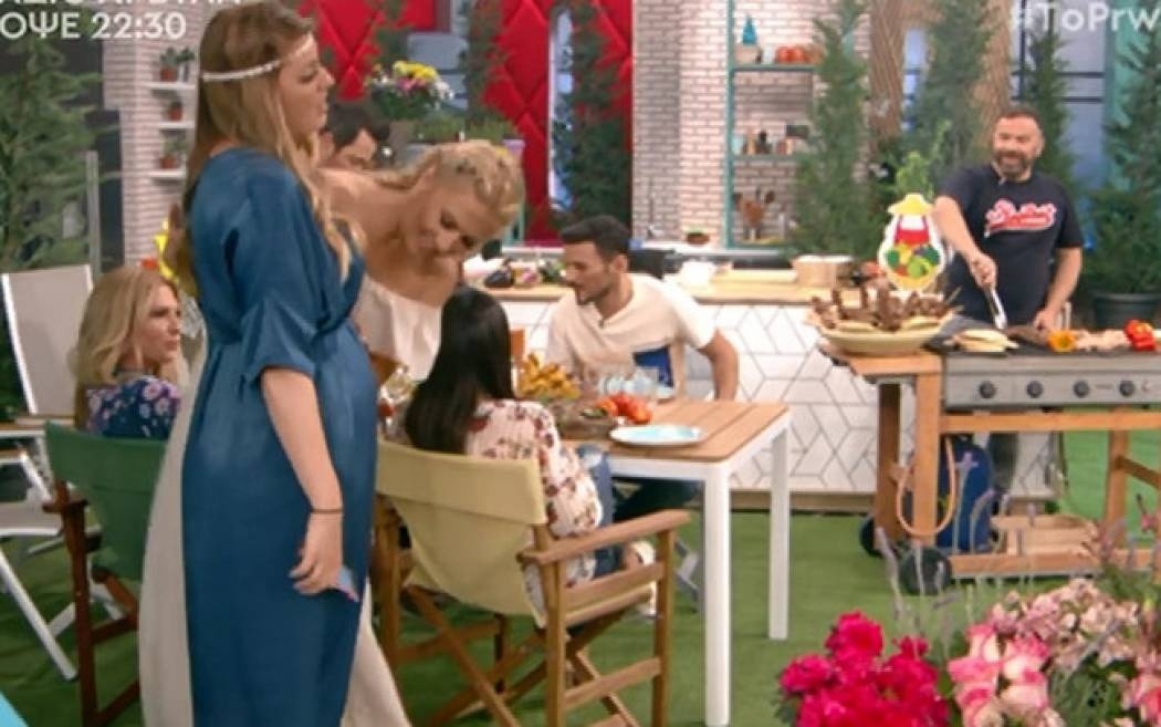 Συνεργάτιδα της Φαίης Σκορδά αποκάλυψε on air ότι περιμένει αγοράκι